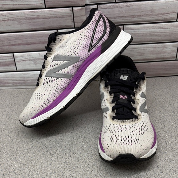 New Balance 880 Women’s size 6 in excellent con White l Purple Athletic Shoes - Picture 5 of 11